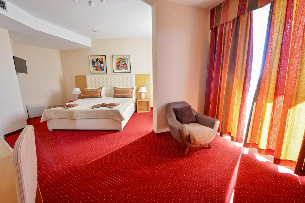 Jolly Hotel Lezhe Exterior photo